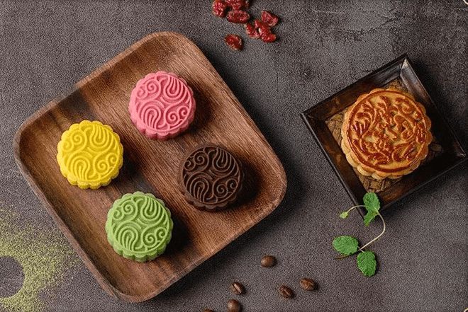 月餅全自動(dòng)刷蛋機(jī)，提高產(chǎn)品產(chǎn)量，提升產(chǎn)品檔次！